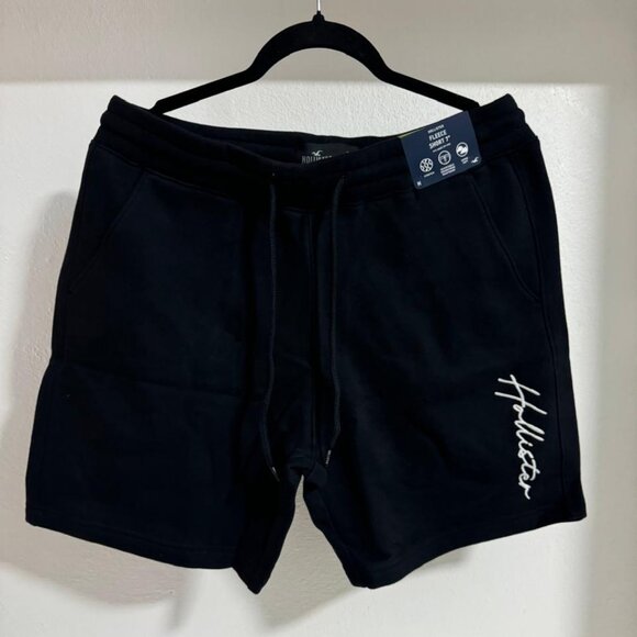 Hollister FLEECE LOGO GRAPHIC SHORTS - Picture 1 of 3